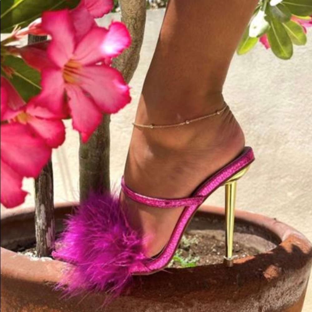 Beau fuschia fur mule